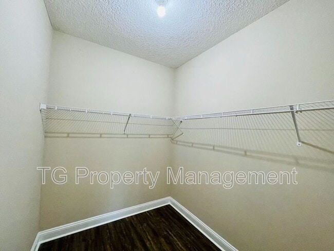 Building Photo - 6633 Osceola St