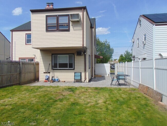 Building Photo - 112 Floyd Ave