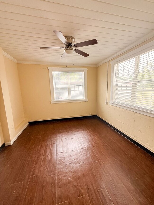 Building Photo - 704 Conoley Ave