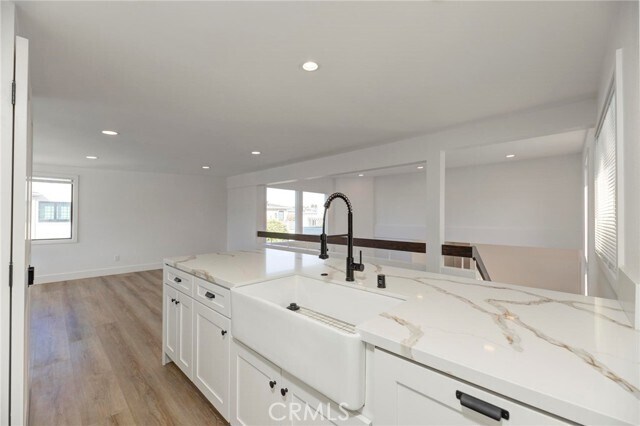 Building Photo - 1090 Loma Dr
