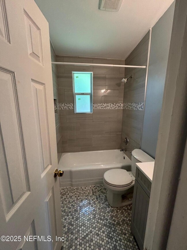 Building Photo - 2500 Congaree Dr W
