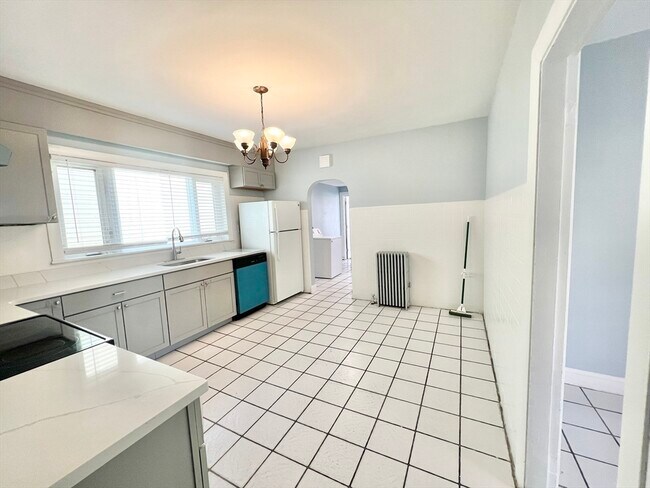 Building Photo - 140 Ferry St