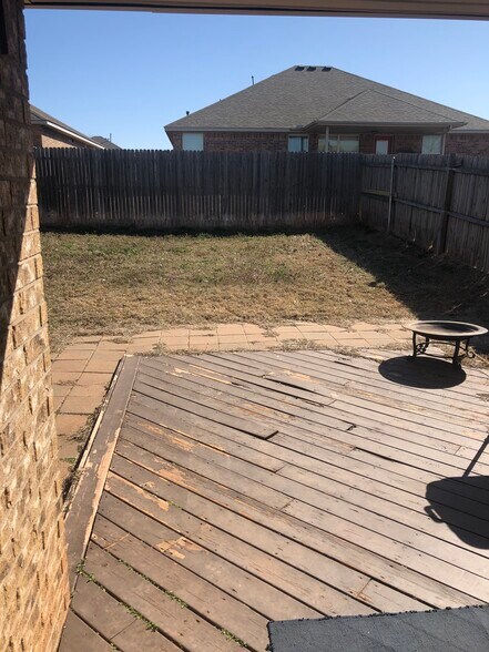 Backyard pic 1 - 520 S Castle Ridge Ln