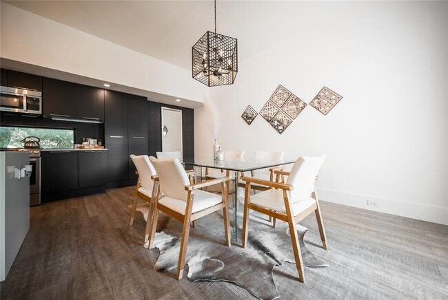 Building Photo - 2212 Francis St