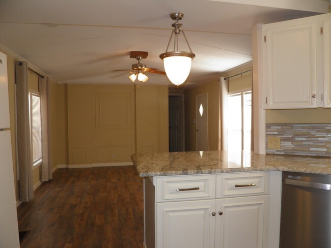 Building Photo - 810 Gibson Rd