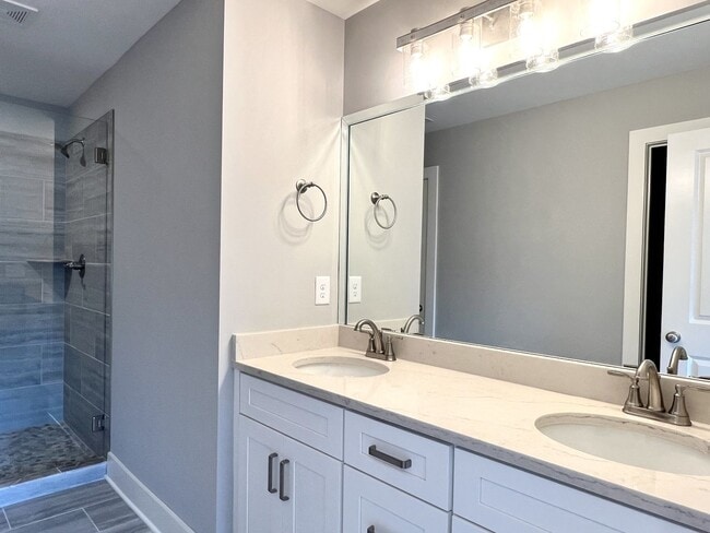 Building Photo - For Lease - 3 Bed, 2.5 Bath, 1515sqft Townhome, Lebanon, TN
