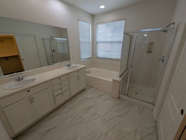 Building Photo - Well-Appointed Fairfield 4/2.5 Home with Excellent Location + Price