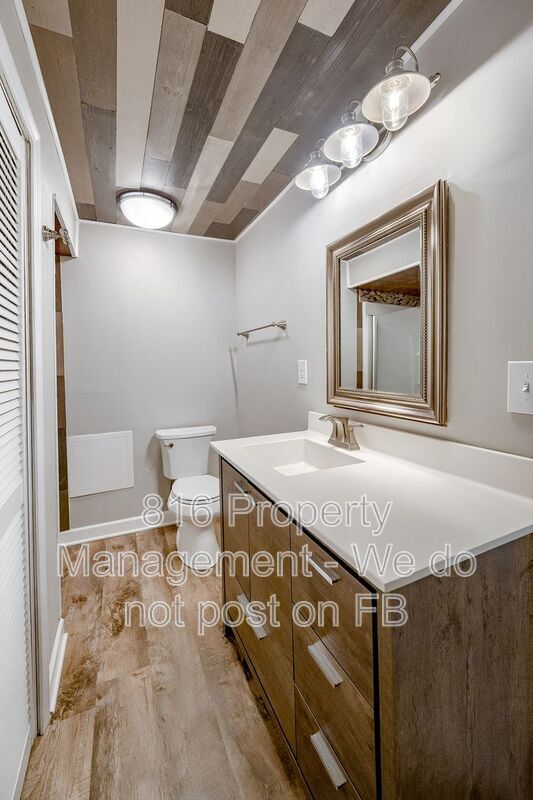 Building Photo - 5526 N Broadway