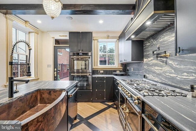 Building Photo - 810 Prince St