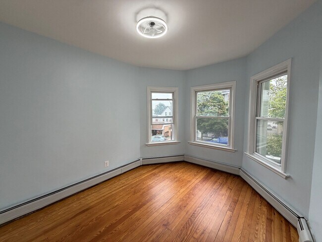 Building Photo - 869 Brock Ave