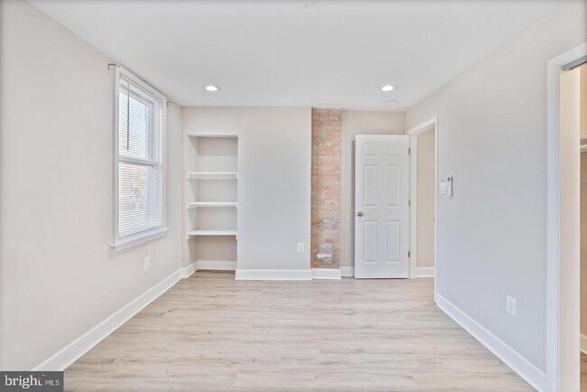 Building Photo - 3819 Roland Ave