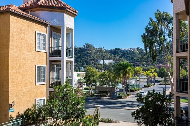 Building Photo - Corner condo in the highly desirable River Colony community!