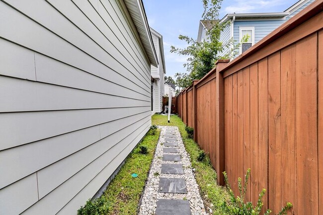Building Photo - 396 Ripple Park Dr