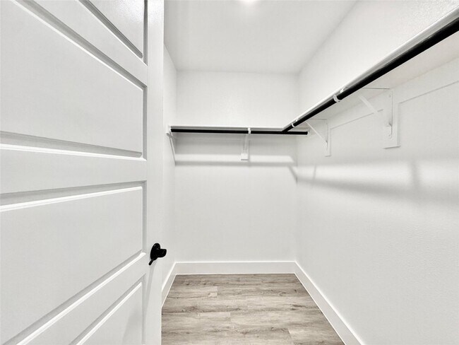 Building Photo - 8749 Scotty's Lk Ln