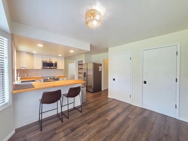 Building Photo - $3,050 - 4 Bed / 2.5 Bath Beautiful Home in Upper South Hill