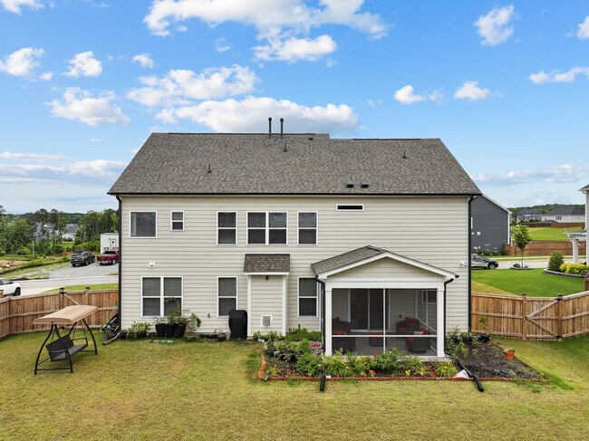 Building Photo - 200 Cloud Berry Ln