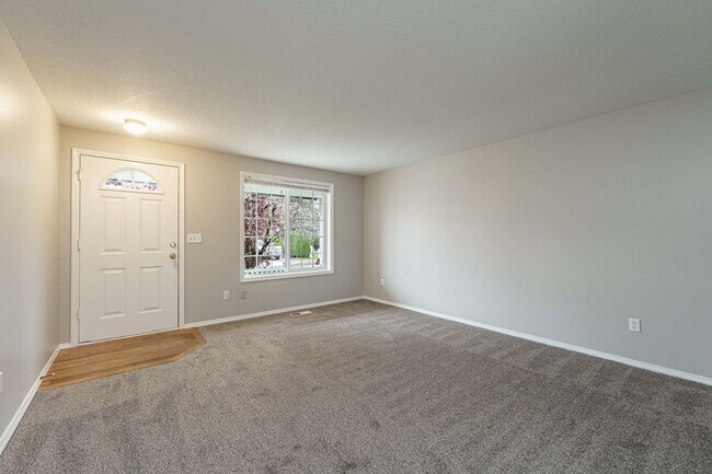 Building Photo - A/C Equipped 4 Bedroom 2.5 Bath Located in Desirable Fishers Grove - Union, Shahala and Ilahee Sc...