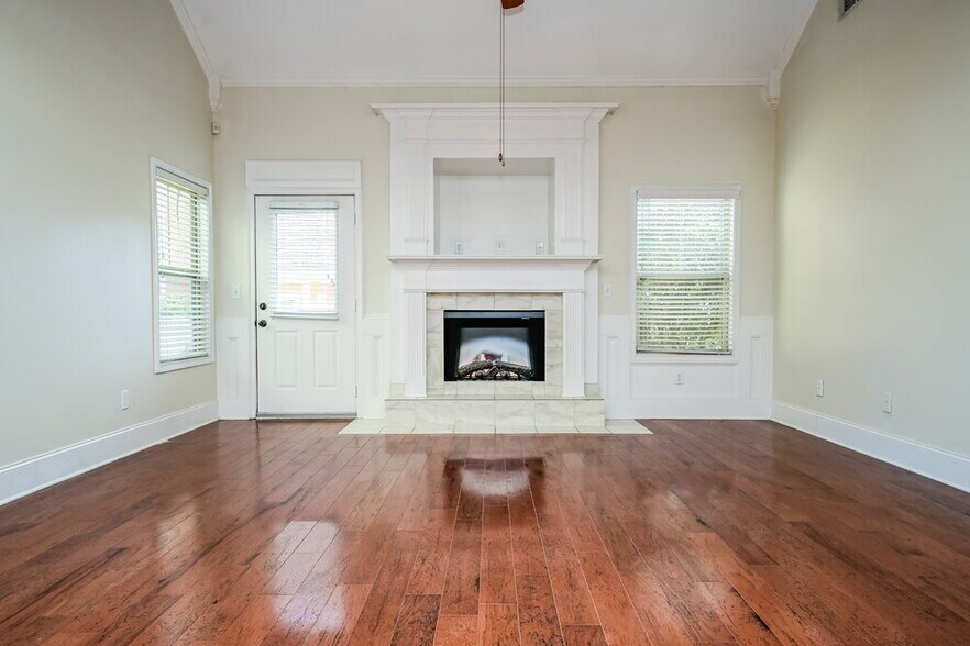 Building Photo - 104 Society St