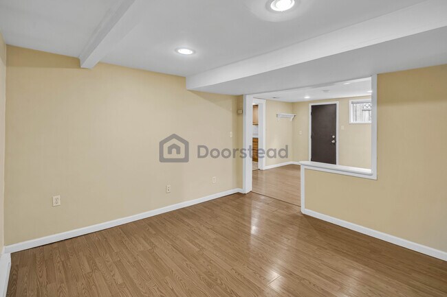 Building Photo - 2028 14th Ave W