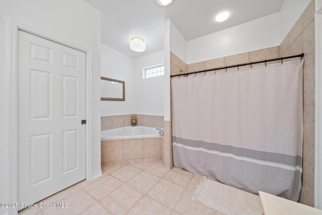 Building Photo - 3828 S Tropical Trail