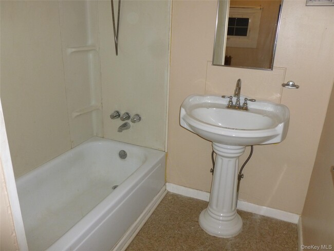 Building Photo - 19 Main St