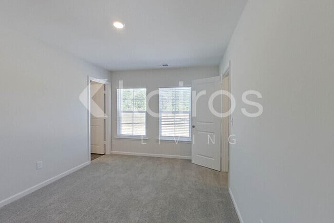 Building Photo - 2407 Banyan Cir