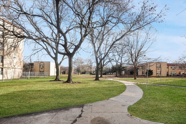 Building Photo - 4300 W Ford City Dr