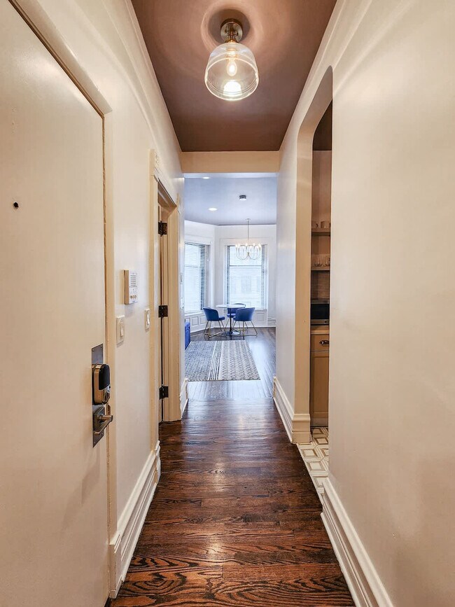 Building Photo - 68 E Cedar St