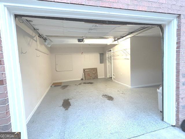 Building Photo - 305 Carriage Chase