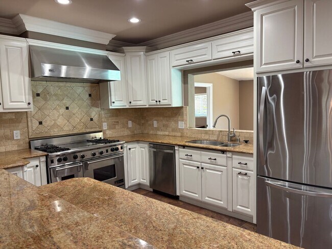 Building Photo - Spectacular-Remodeled 4-Bedroom Home with Pool, Spa, + 600 sqft Bonus Space in lovely Sylmar neig...