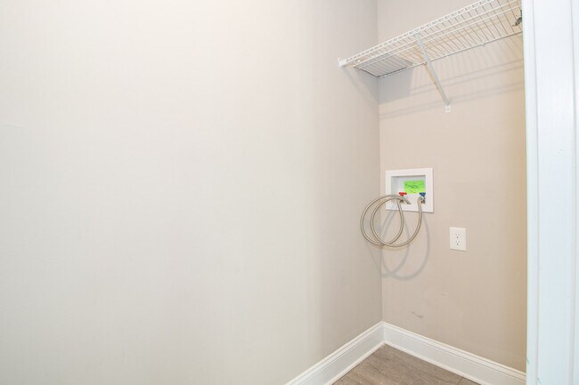 Building Photo - 209 Azalea Dr