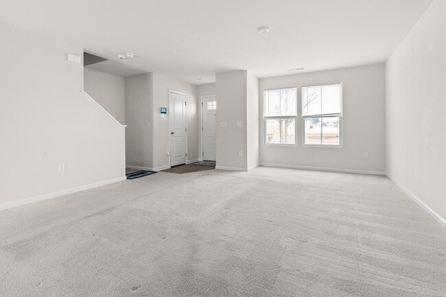 Building Photo - 4 Bed, 2.5 Bath, 2 Car Garage Near Everything in Durham!