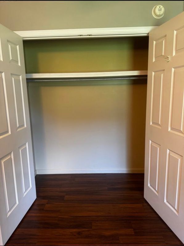 Building Photo - 806 Lois Ln