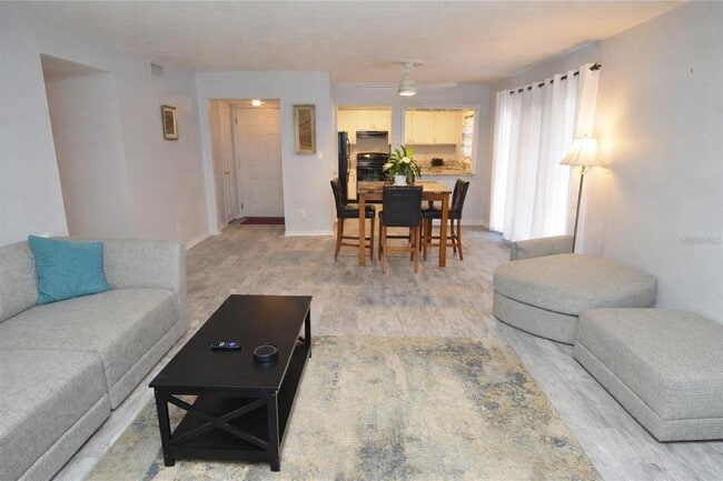 Building Photo - 3873 Pompano Dr SE