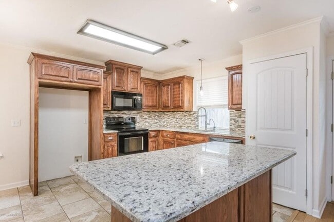 Building Photo - Located in Canyon TX Close to WT !!! 3/2/2 CH/A