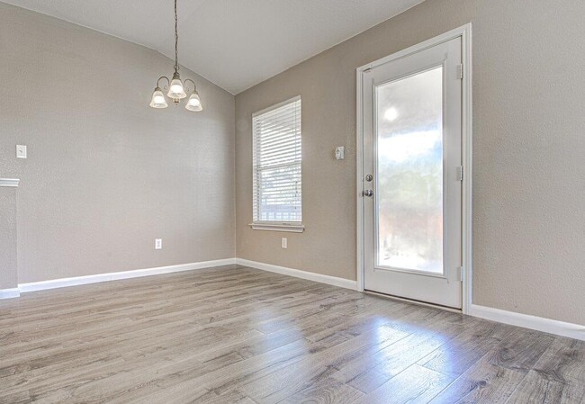 Building Photo - 1111 Whitley Dr