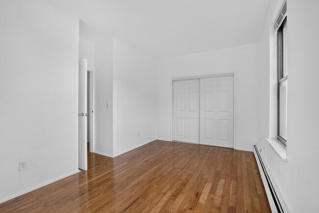Building Photo - 540 Bramhall Ave