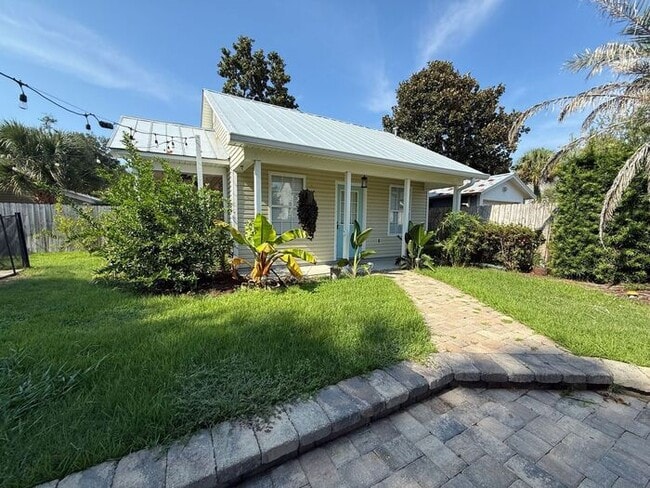 Building Photo - Pensacola - East Hill / Downtown - 4 bedro...