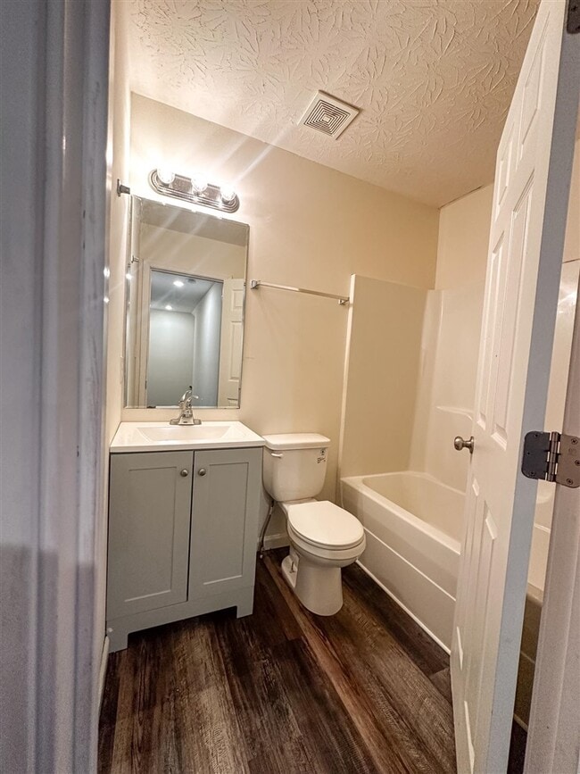 Building Photo - 1225 N Lee Dr