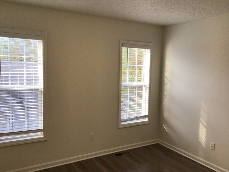 Building Photo - 141 Cameron Way Cir