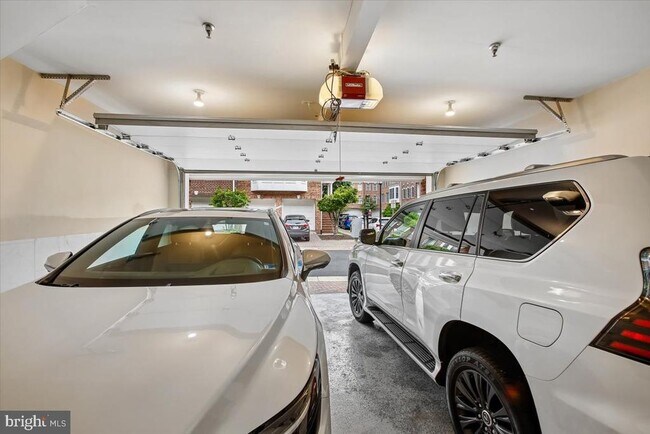 Building Photo - 1309 McLean Crest Ct