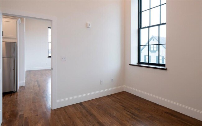 Building Photo - 15 Cranston Ave