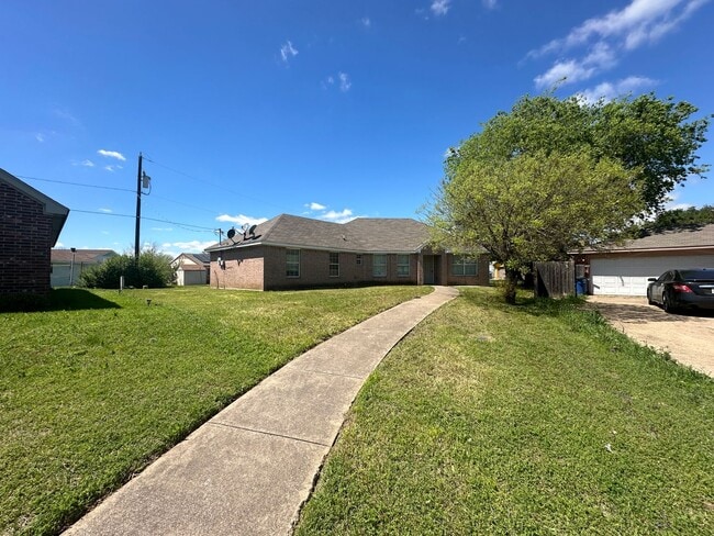 Building Photo - Wonderful 3-Bedroom Dallas Home For Rent!!