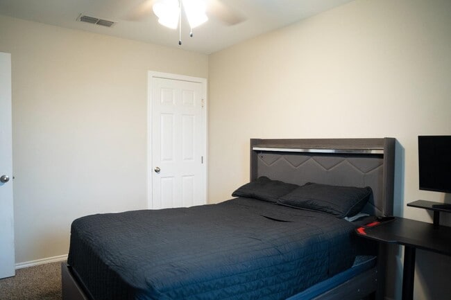 Building Photo - 4207 Lorisa Dr