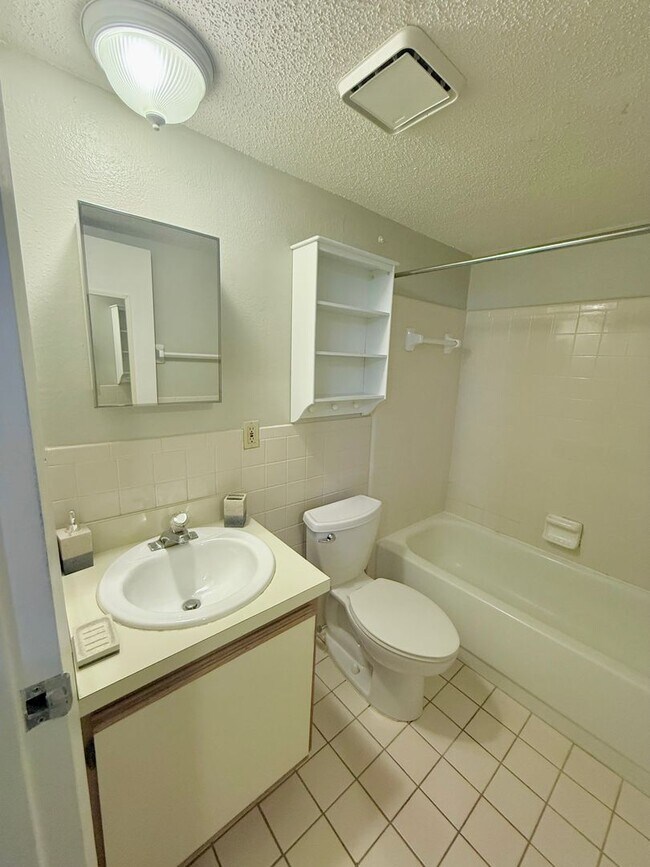 Building Photo - AVAILABLE   - Condo FSU Downtown - Close to Colleges