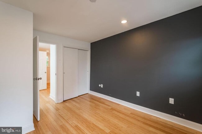 Building Photo - 2107 Clymer St