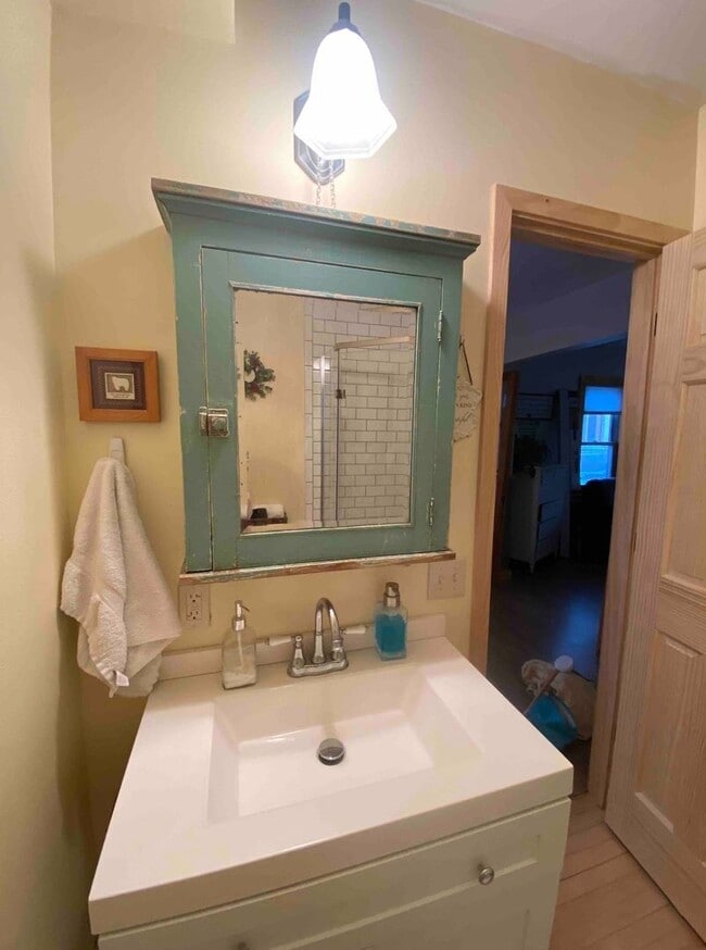 Building Photo - Cute 1 Bed, 1 Bath home in Crosby - Includ...