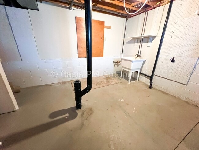 Building Photo - 8575 Kingsley Dr