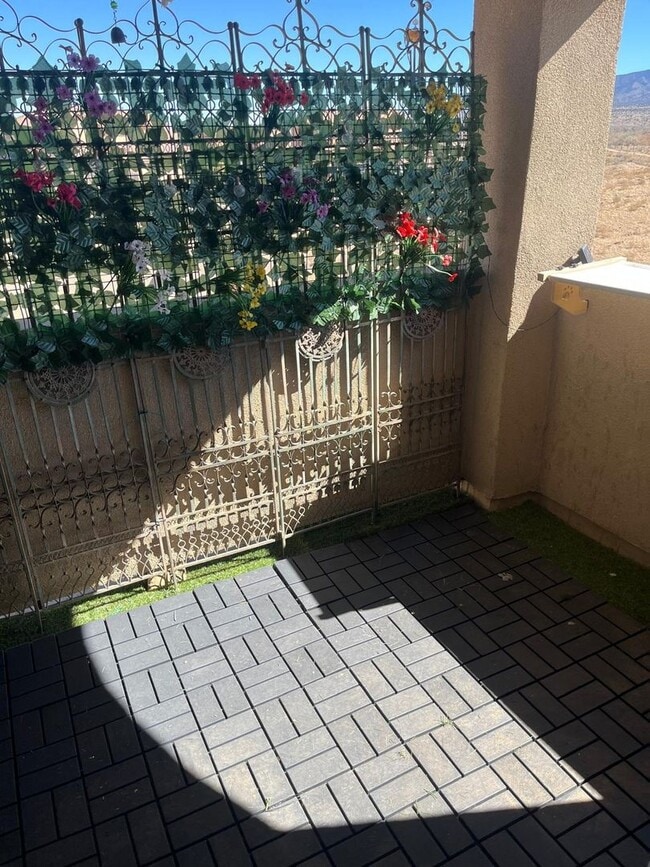 Building Photo - Beautiful