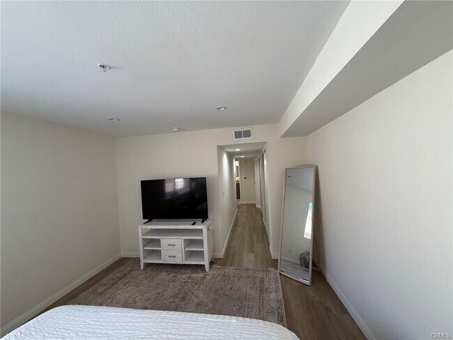 Building Photo - 116 W Maple St